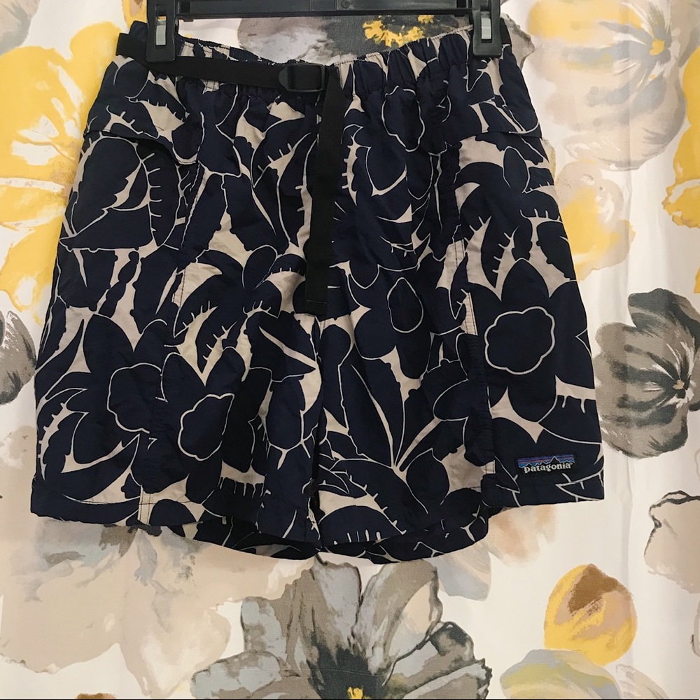 patagonia shorts / Size M